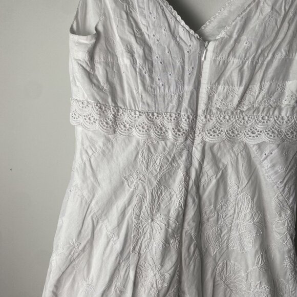 Lilly Pulitzer Vintage White Floral Lace Sleeveless V-Neck Dress - Picture 3 of 8